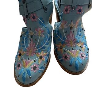 Floral Embroidered Women's Boots
